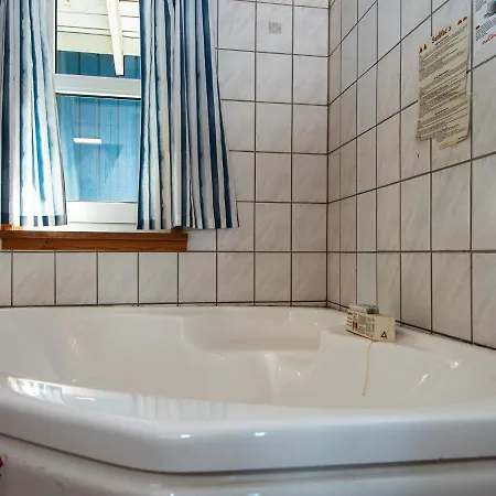Four-bedroom In 9 Hébergement de vacances *